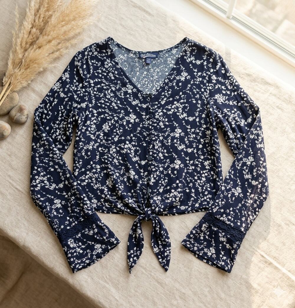 Freshman Floral Tie-Waist Blouse - Size XS - NWT - Blue & White Crochet